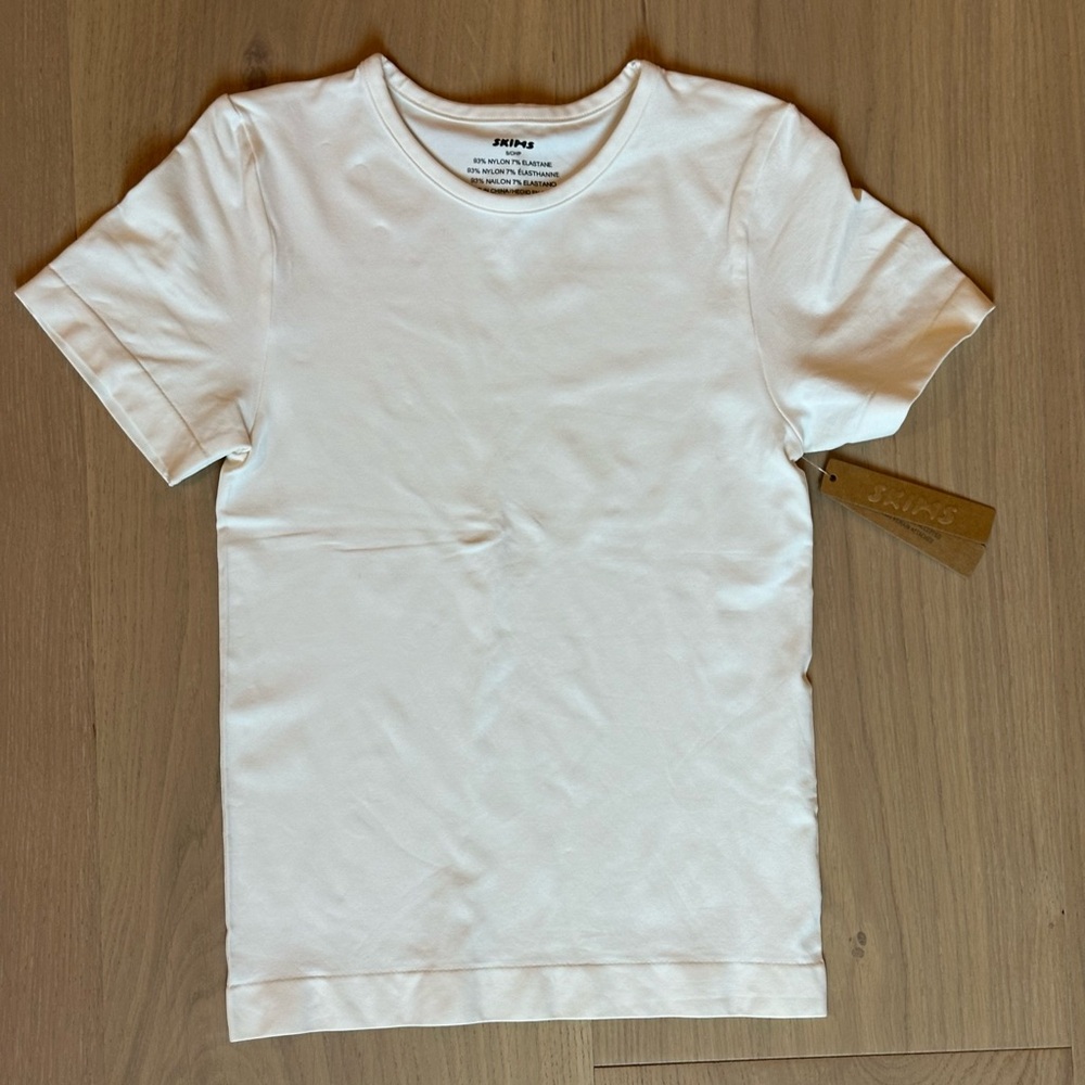 NWT SKIMS fits everybody T-shirt small Marble
